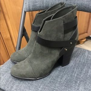 Khaki green faux suede Boots Women’s size 10 (us)